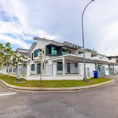 Desaru Babyfriendly Homestay Exterior photo