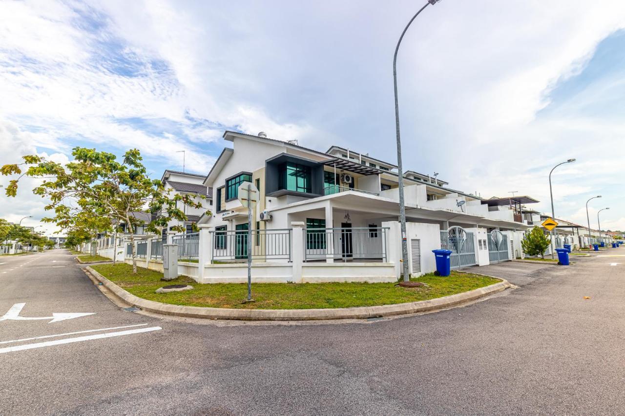 Desaru Babyfriendly Homestay Exterior photo