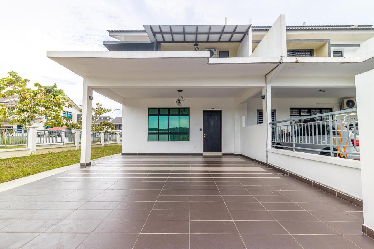 Desaru Babyfriendly Homestay Exterior photo
